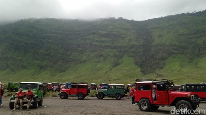 wisatawan Bromo selama liburan Imlek