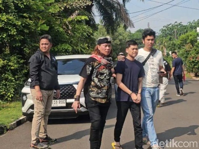 YA, pacar Tamara Tyasmara ditangkap atas dugaan pembunuhan Dante (6) di kolam renang.