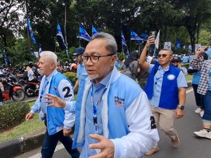 Terobos Macet, Zulhas Jalan Kaki ke Area Kampanye Akbar di GBK