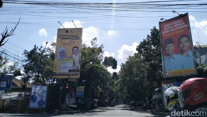 APK masih mejeng di Kota Bandung pada masa tenang Pemilu 2024.