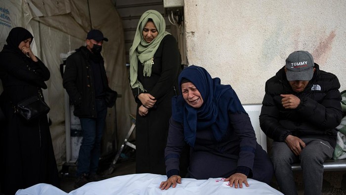 Palestinians mourn relatives killed in the Israeli bombardment in Rafah, Gaza Strip, Saturday, Feb.10, 2024. (AP Photo/Fatima Shbair)

Palestinians mourn relatives killed in the Israeli bombardment in Rafah, Gaza, on February 10. Fatima Shbair/AP