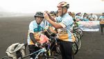 Asyiknya Bersepeda Menyusuri Lautan Pasir Bromo