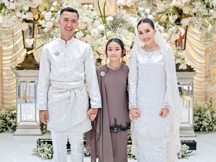 Momen haru lamaran Ayu Ting Ting.