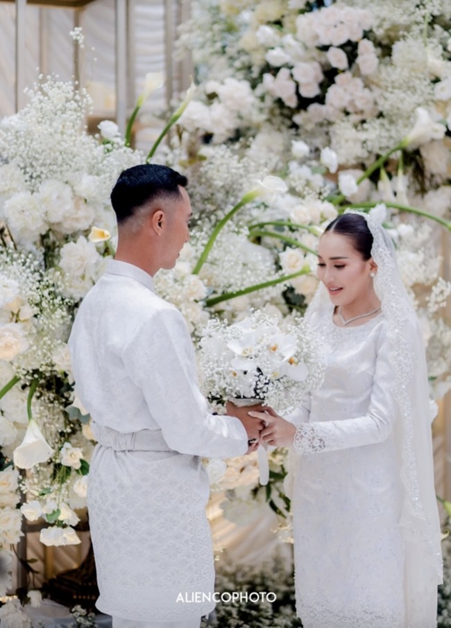 Ayu Ting Ting resmi mengonfirmasi batal menikah pada akhir Juni 2024. Sebelumnya, Ayu Ting Ting dan Muhammad Fardhana telah melangsungkan pesta pertunangan pada Februari 2024 lalu. Foto: dok. TikTok Arief Taqien (fotografer: Aliencophoto)