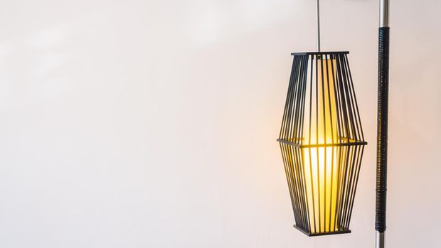 Beautiful luxury light lamp decoration interior of room/lampu estetik. (Freepik/SIRAPHOL S.)