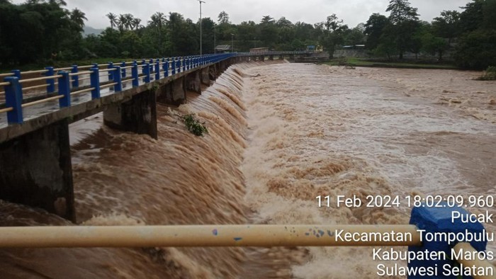 Bendung Lekopancing di Kabupaten Maros, Sulsel.
