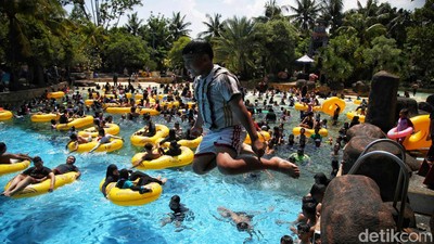 Byur! Asyiknya Berlibur di Wahana Air Atlantis Ancol