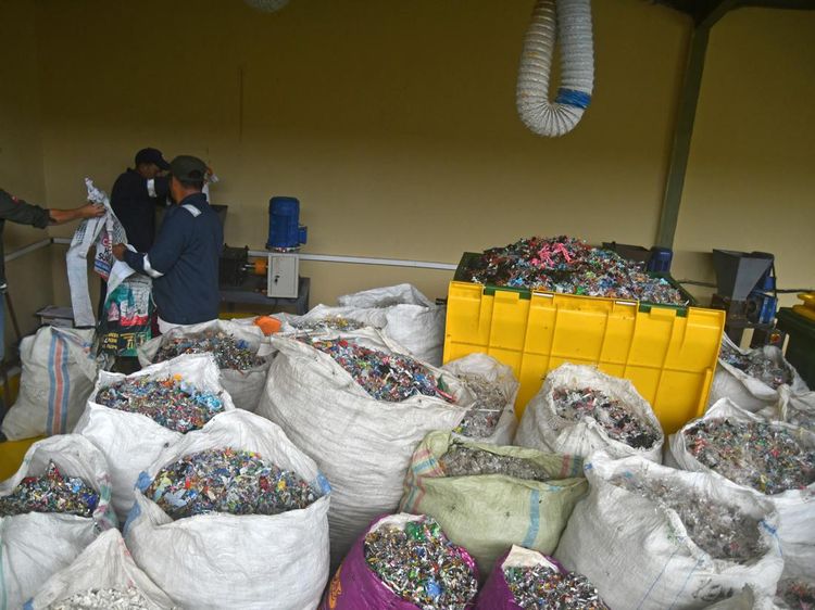 Daur Ulang Sampah APK Pemilu 2024 di Bogor