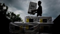 Sebanyak 2710 kotak suara didistribusikan ke empat kecamatan di Kabupaten Penajam Paser Utara yaitu Kecamatan Penajam, Babulu, Sepaku, dan Waru. ANTARA FOTO/ Rivan Awal Lingga