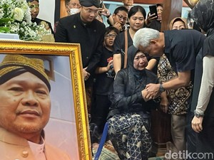 Ganjar Sempat Mengira Blacius Subono Tengah Akting Saat Jatuh di Panggung