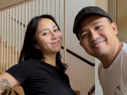 Gaya Clairine Clay Istri Joshua Suherman Pamer Baby Bump, Umumkan Kehamilan