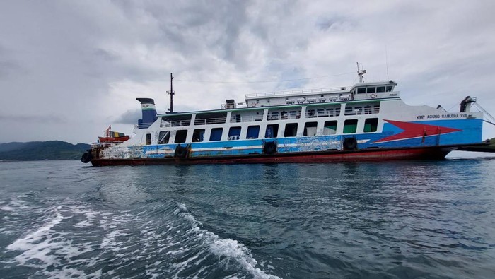 Kapal Motor Penumpang (KMP) Agung Samudra XVIII kandas di perairan Selat Bali, Minggu (11/2/2024). (Foto: Istimewa)