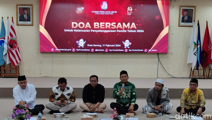 KPU Banten menggelar doa bersama jelang hari pencoblosan di alan Syekh Nawawi Al Bantani, Serang (Bahtiar/detikcom)