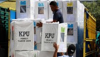 KPU Kota Ternate pada mulai mendistribusikan logistik Pemilu 2024 sebanyak 2.855 kotak suara untuk 517 TPS yang tersebar 8 kecamatan dan 78 kelurahan di Kota Ternate dan pulau terluar yaitu Batang dua. ANTARA FOTO/Andri Saputra