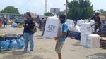 Potret Pengiriman Logistik Pemilu ke Pulau Mandangin Bareng Sembako