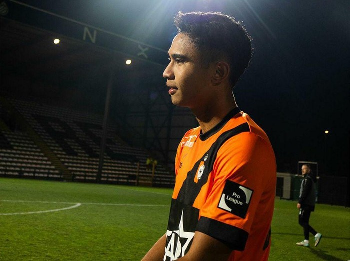 Marselino Ferdinan genap satu tahun berkarier bersama KMSK Deinze. Mantan pemain Persebaya Surabaya ini bercerita bagaimana mengalami kemajuan yang cukup pesat. Tidak hanya itu, ia juga berkisah bagaimana sulitnya menembus tim utama.