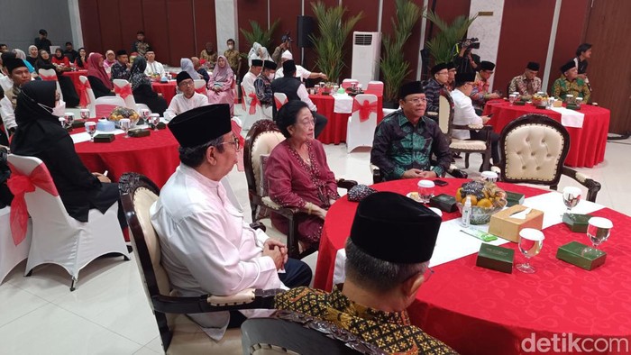 Megawati Hadiri Isra Miraj di Masjid At-Taufiq Lenteng Agung. (Rizky Adha/detikcom)