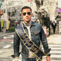 Mas Dhana rupanya juga merupakan lulusan S1 Jepang, tepatnya di National Defense Academy of Japan (NDA). Dalam salah satu foto unggahannya pada 9 April 2018 lalu ia memamerkan selempang sarjana bertuliskan ‘M. Fardana, B.Eng’ yang dikenakannya. Foto: Instagram/@derazala