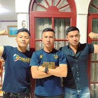 Hingga saat ini Lettu Muhammad Fardhana sudah memiliki lebih dari 263 ribu pengikut di akun Instagramnya. Unggahannya pun kerap banjir pujian. Calon suami Ayu Ting Ting itu dipuji karena parasnya yang juga dinilai tampan. Foto: Instagram/@derazala