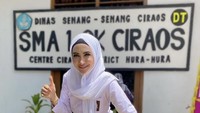 Wanita berusia 40 tahun itu memang sejak lama terjun ke dunia hiburan. Namun, tampaknya sekarang ia lebih banyak bekerja di rumahnya yang nyaman. Foto: Instagram @natalie_sarahs