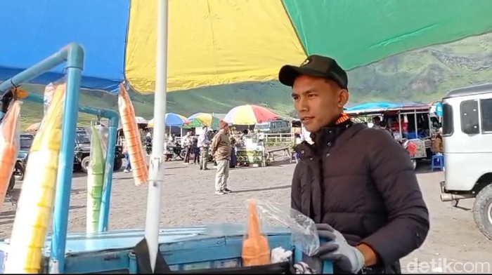 Penjual Es Krim di Bromo yang Viral Mirip Pangeran Brunei Penjual es krim di Gunung Bromo viral disebut mirip dengan Pangeran Brunei Darussalam, Prince Mateen. Mau tahu siapa namanya?