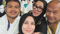 Artis berusia 27 tahun itu mengucap syukur telah selesai menjalankan ibadah umrah dengan lancar. Prilly Latuconsina menjalankan ibadah umrah dengan memoboyong keluarga. Foto: dok. Instagram Prilly Latuconsina