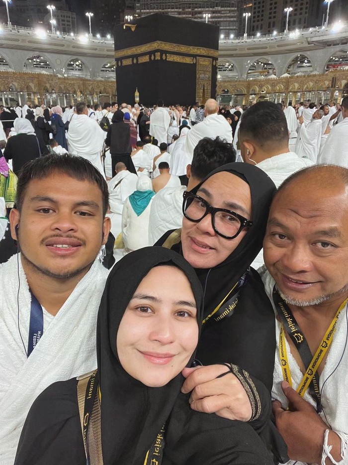Prilly Laticonsina Prilly Latuconsina umrah