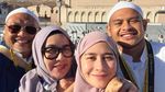 Masyaallah, Prilly Latuconsina Bersyukur Umrah Bareng Keluarga dan Karyawan