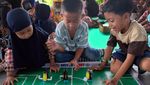 Serunya Anak-anak di Denpasar Belajar Merakit Robot