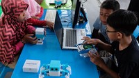 Kegiatan tersebut dapat memperkenalkan kepada anak-anak tentang dasar robotika, komponen dan program sederhana. 