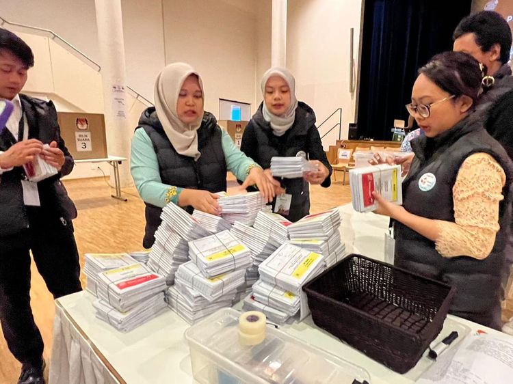 Suasana Pemungutan Suara di TPS 001 Bern Swiss