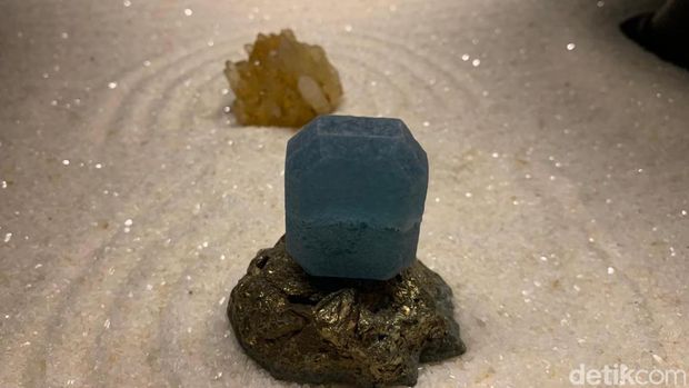 Tampilan produk kohakuto atau dessert kristal di Kohaku Bali, Badung, Minggu (11/2/2024). (Siti Mu'amalah/detikBali)