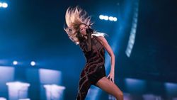 Majestic! Taylor Swift Bikin Tokyo Dome Membara