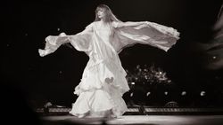Majestic! Taylor Swift Bikin Tokyo Dome Membara