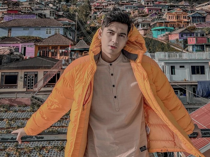 Teuku Ryan Saat Berbagi Paket Nasi hingga Kulineran Bareng Ria Ricis