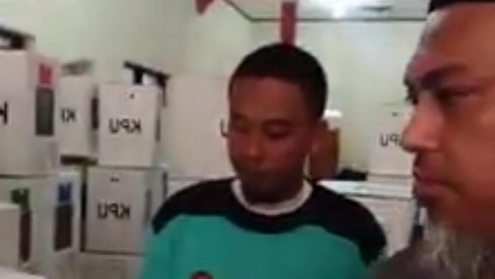 Viral video dinarasikan relawan Anies menemukan dugaan kecurangan di Makassar.