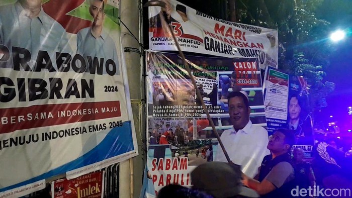 Wali Kota Medan Bobby Nasution saat menurunkan APK. (Nizar Aldi/detikSumut)