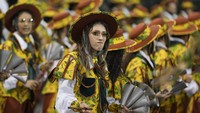 Drum band dari sekolah samba Mocidade Alegre juga tampil pada parade karnaval di Sao Paulo, Brazil. AP Photo/Andre Penner