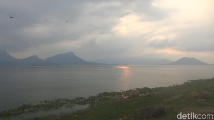 Wisata kemah CampX di Danau Jatiluhur Purwakarta