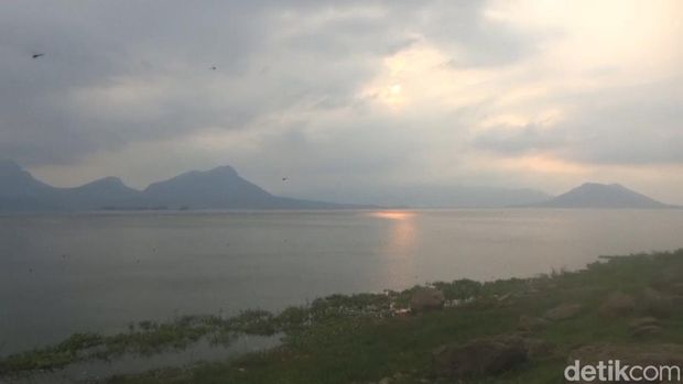 Wisata kemah CampX di Danau Jatiluhur Purwakarta