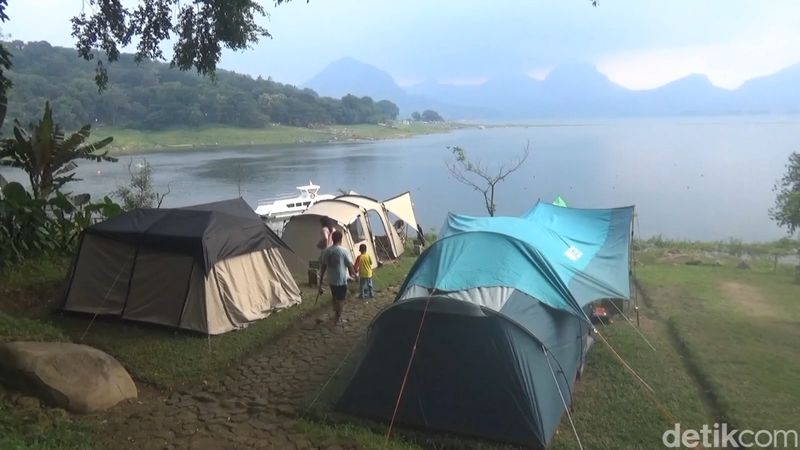 Wisata kemah CampX di Danau Jatiluhur Purwakarta