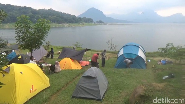 Wisata kemah CampX di Danau Jatiluhur Purwakarta