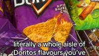 Soupi cukup kaget ketika ia menemukan satu lorong berisi varian keripik Doritos yang sulit ditemukan di negara lain. Foto: TikTok @easy2spook
