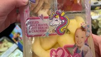 Produk makan siang anak-anak di Amerika ternyata dipenuhi dengan brand hingga artis cilik di kemasannya. Foto: TikTok @easy2spook