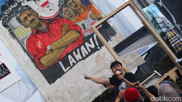 Aksi 'Gejayan Memanggil Kembali' di simpang tiga Gejayan, Jalan Affandi, Depok, Sleman, DIY, Senin (12/2/2024).