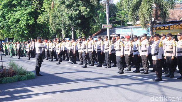 Apel penyiagaan personel pengamanan pemilu di Polres Blitar Kota.