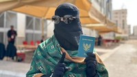 Umi Pipik juga menggunakan hak suaranya saat umrah. Umi Pipik menjelaskan pada tanggal 9 Februari warga Indonesia di Madinah dan Makkah sudah melakukan pencoblosan. Foto: dok. Instagram Umi Pipik