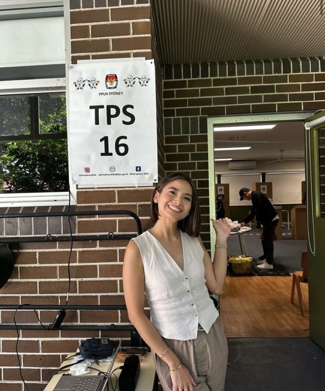 Acha Septriasa juga tak ketinggalan ikut melakukan pencoblosan di Australia. Meski sudah lama menetap di Australia bersama keluarganya, Acha tetap menjalankan kewajibannya sebagai warga negara RI. Foto: Instagram