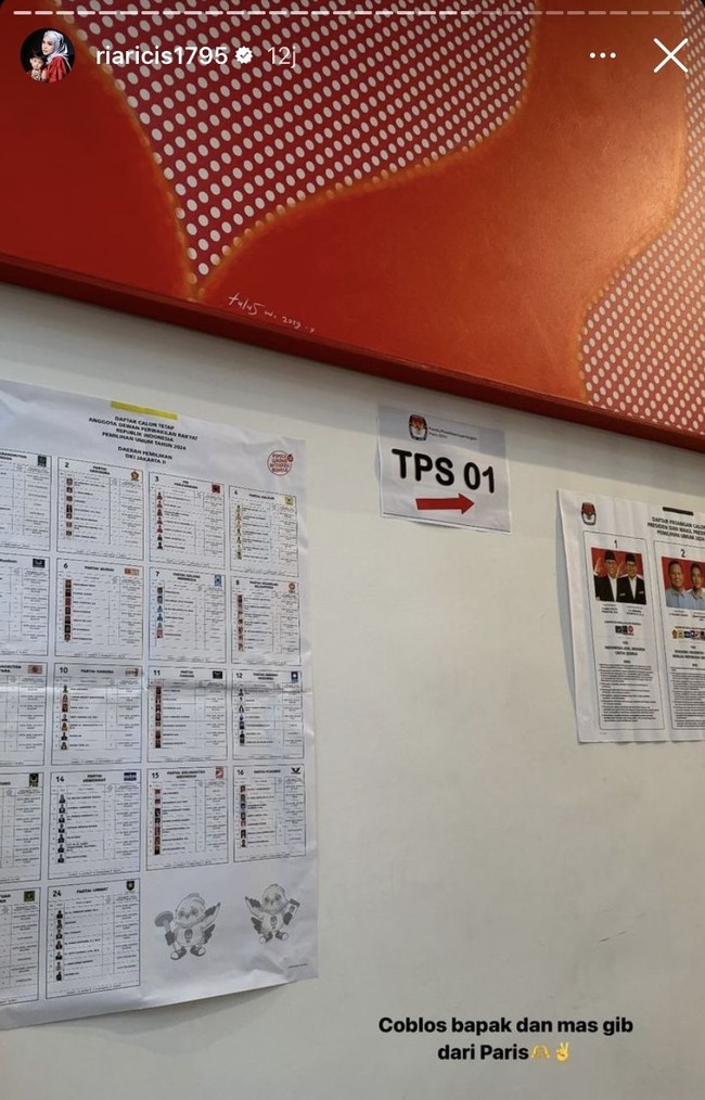 Sedang berada di Paris, Ria Ricis terlihat sudah nyoblos duluan di sana. Melalui Instagram Story pribadinya Ricis memamerkan momen ketika menjalani Pemilu di Paris. Foto: Instagram