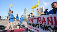 Mereka juga menuntut netralitas para apart seperti ASN, TNI dan Polri. 